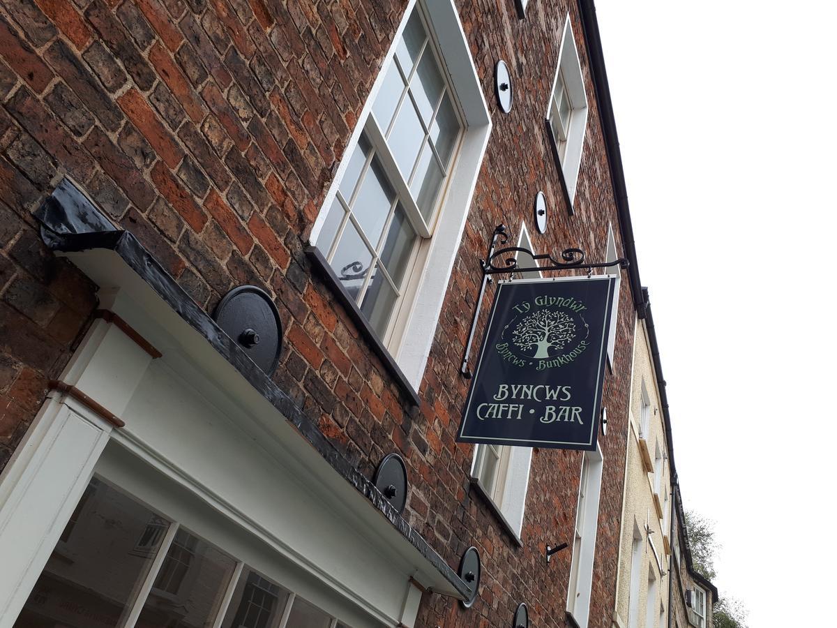 Ty Glyndwr Bunkhouse, Bar And Cafe Hostel Caernarfon Exterior photo